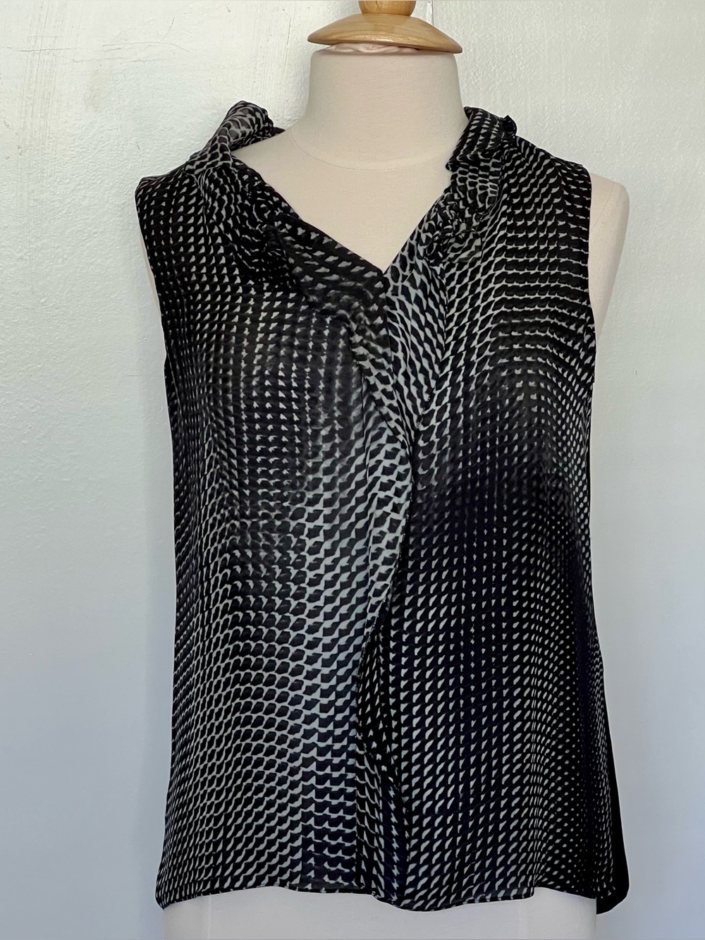 Elie Tahari silk print blouse